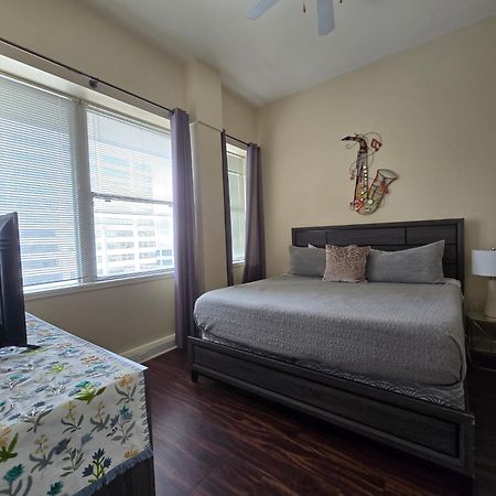 Amazing Condos Beautiful View 2 Blocks To French Quarter, Small Rooftop Pool, Gym, Seanger Theater, Super Dome, And Bourbon St นิวออร์ลีนส์ ห้อง รูปภาพ