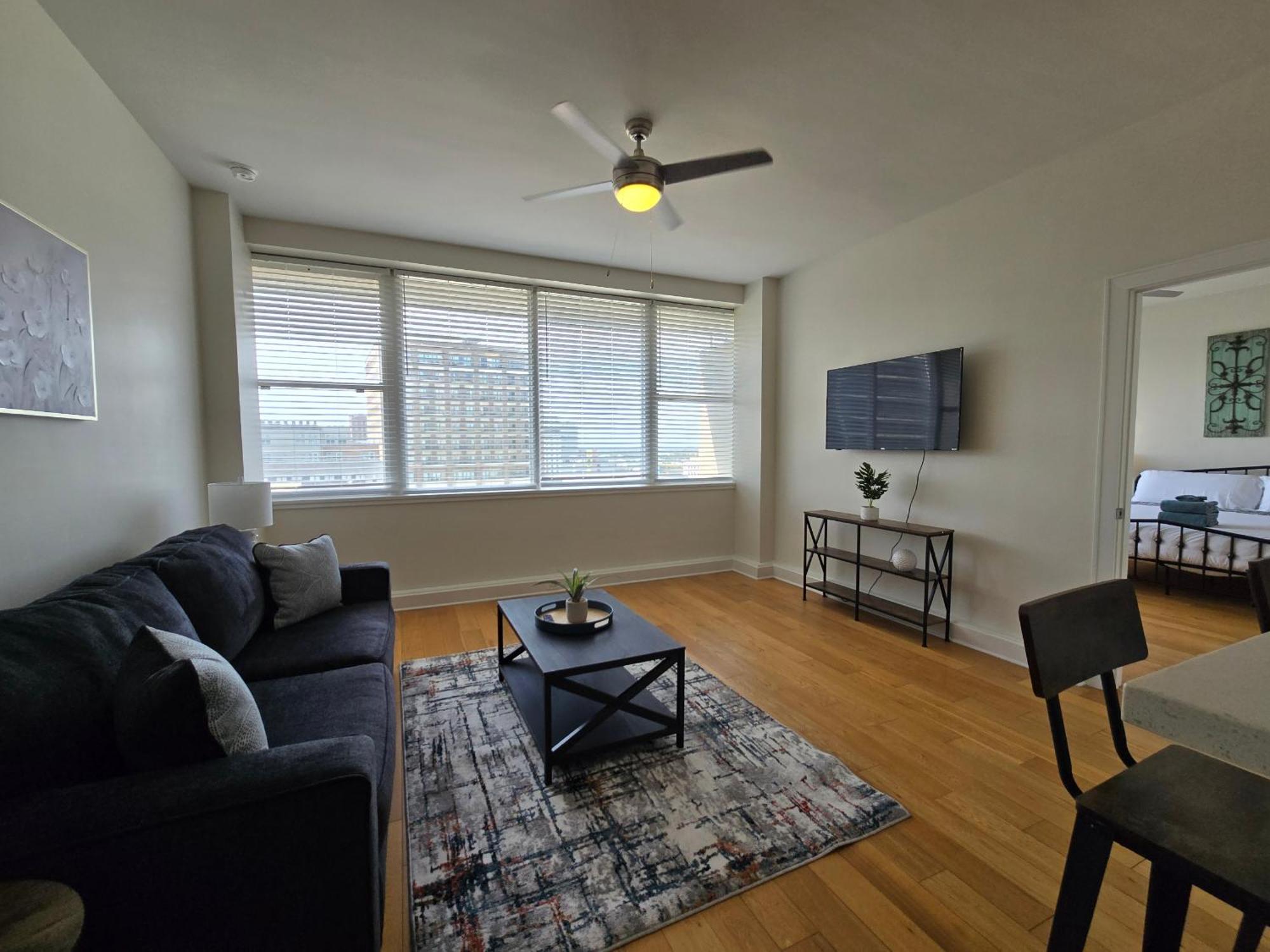Amazing Condos Beautiful View 2 Blocks To French Quarter, Small Rooftop Pool, Gym, Seanger Theater, Super Dome, And Bourbon St นิวออร์ลีนส์ ห้อง รูปภาพ