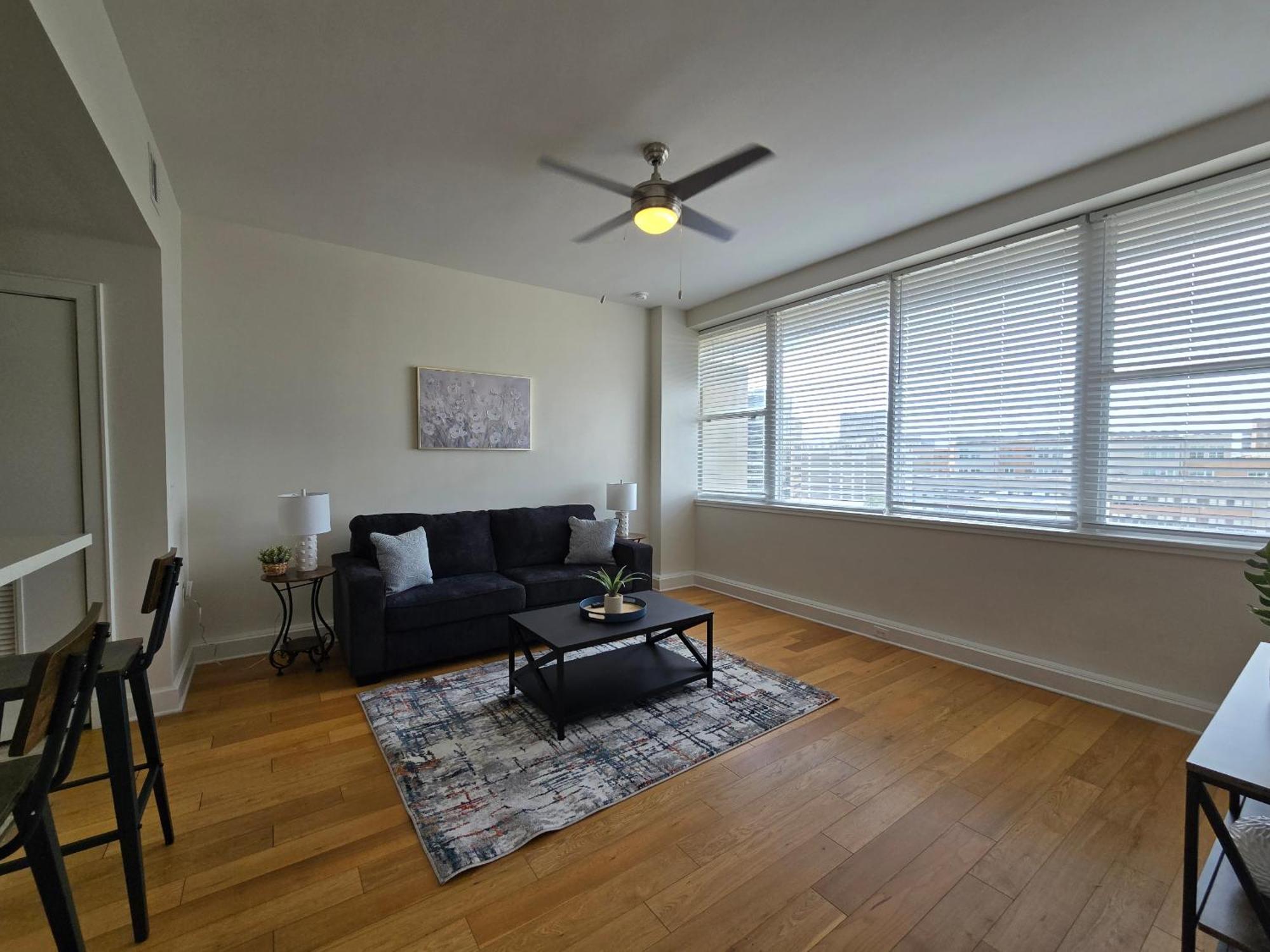 Amazing Condos Beautiful View 2 Blocks To French Quarter, Small Rooftop Pool, Gym, Seanger Theater, Super Dome, And Bourbon St นิวออร์ลีนส์ ห้อง รูปภาพ