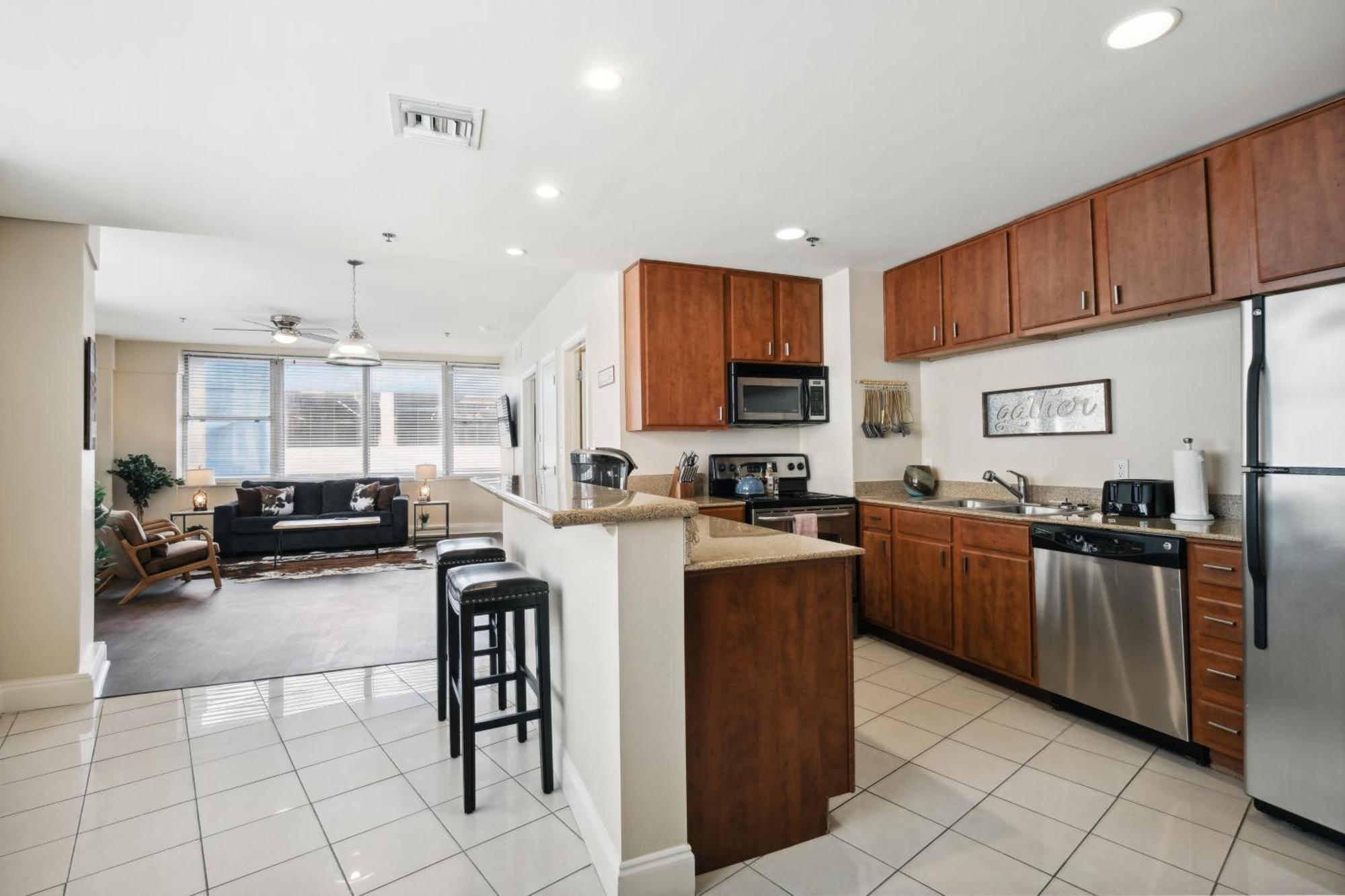Amazing Condos Beautiful View 2 Blocks To French Quarter, Small Rooftop Pool, Gym, Seanger Theater, Super Dome, And Bourbon St นิวออร์ลีนส์ ห้อง รูปภาพ