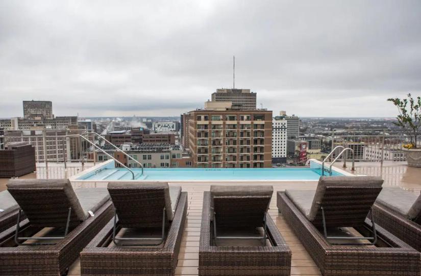 Amazing Condos Beautiful View 2 Blocks To French Quarter, Small Rooftop Pool, Gym, Seanger Theater, Super Dome, And Bourbon St นิวออร์ลีนส์ ภายนอก รูปภาพ
