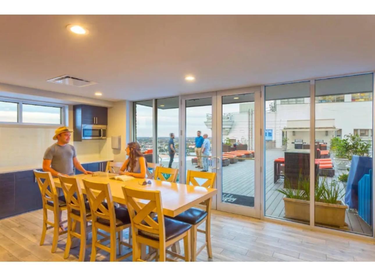 Amazing Condos Beautiful View 2 Blocks To French Quarter, Small Rooftop Pool, Gym, Seanger Theater, Super Dome, And Bourbon St นิวออร์ลีนส์ ภายนอก รูปภาพ