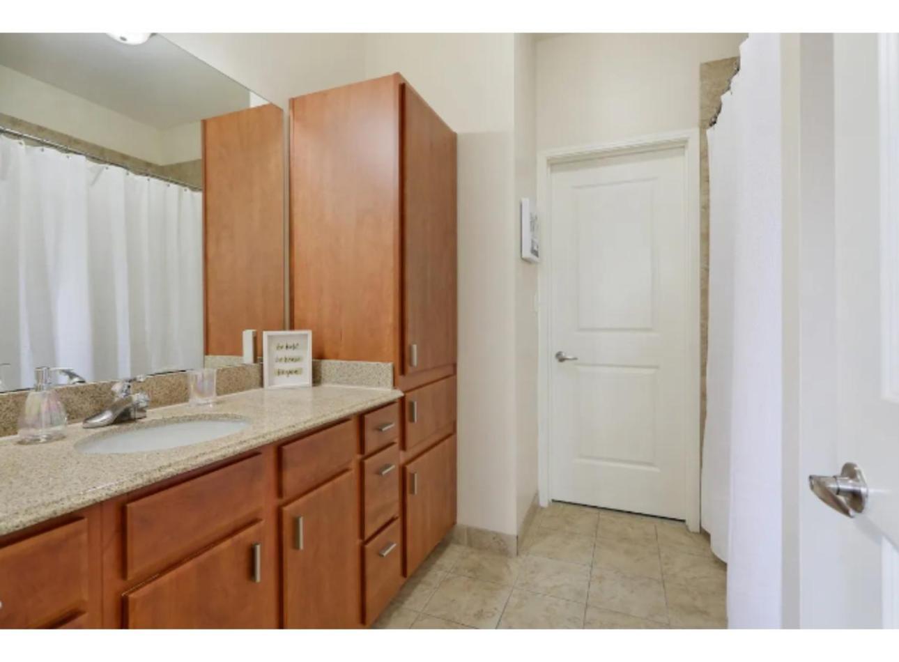 Amazing Condos Beautiful View 2 Blocks To French Quarter, Small Rooftop Pool, Gym, Seanger Theater, Super Dome, And Bourbon St นิวออร์ลีนส์ ห้อง รูปภาพ
