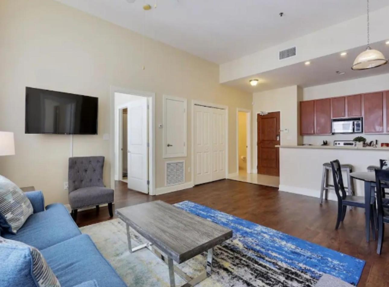 Amazing Condos Beautiful View 2 Blocks To French Quarter, Small Rooftop Pool, Gym, Seanger Theater, Super Dome, And Bourbon St นิวออร์ลีนส์ ภายนอก รูปภาพ