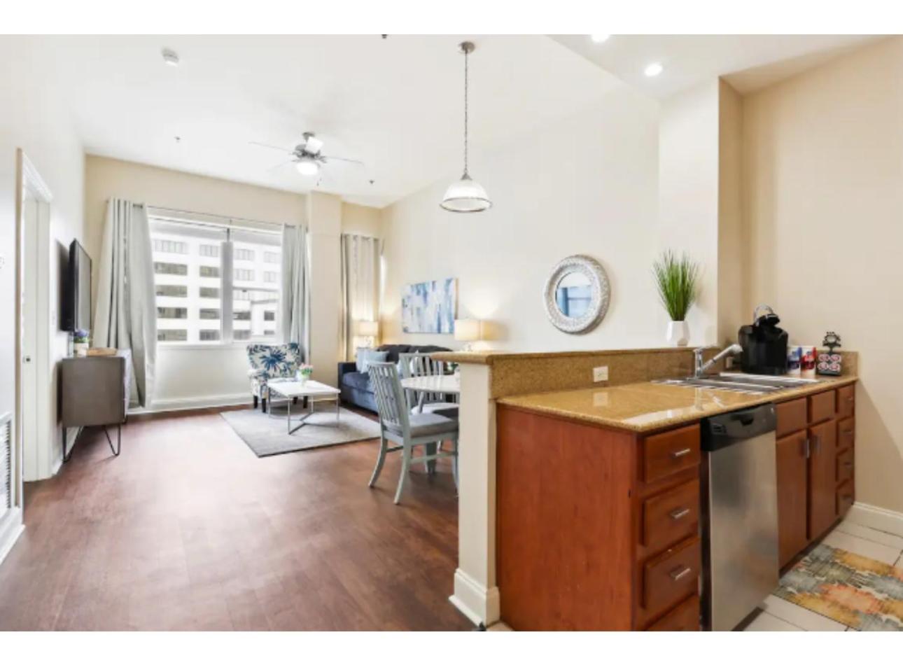 Amazing Condos Beautiful View 2 Blocks To French Quarter, Small Rooftop Pool, Gym, Seanger Theater, Super Dome, And Bourbon St นิวออร์ลีนส์ ห้อง รูปภาพ