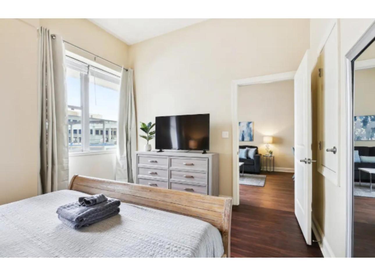 Amazing Condos Beautiful View 2 Blocks To French Quarter, Small Rooftop Pool, Gym, Seanger Theater, Super Dome, And Bourbon St นิวออร์ลีนส์ ห้อง รูปภาพ