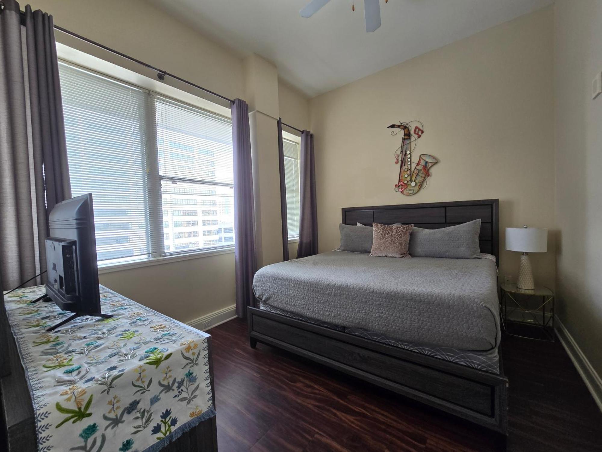 Amazing Condos Beautiful View 2 Blocks To French Quarter, Small Rooftop Pool, Gym, Seanger Theater, Super Dome, And Bourbon St นิวออร์ลีนส์ ห้อง รูปภาพ