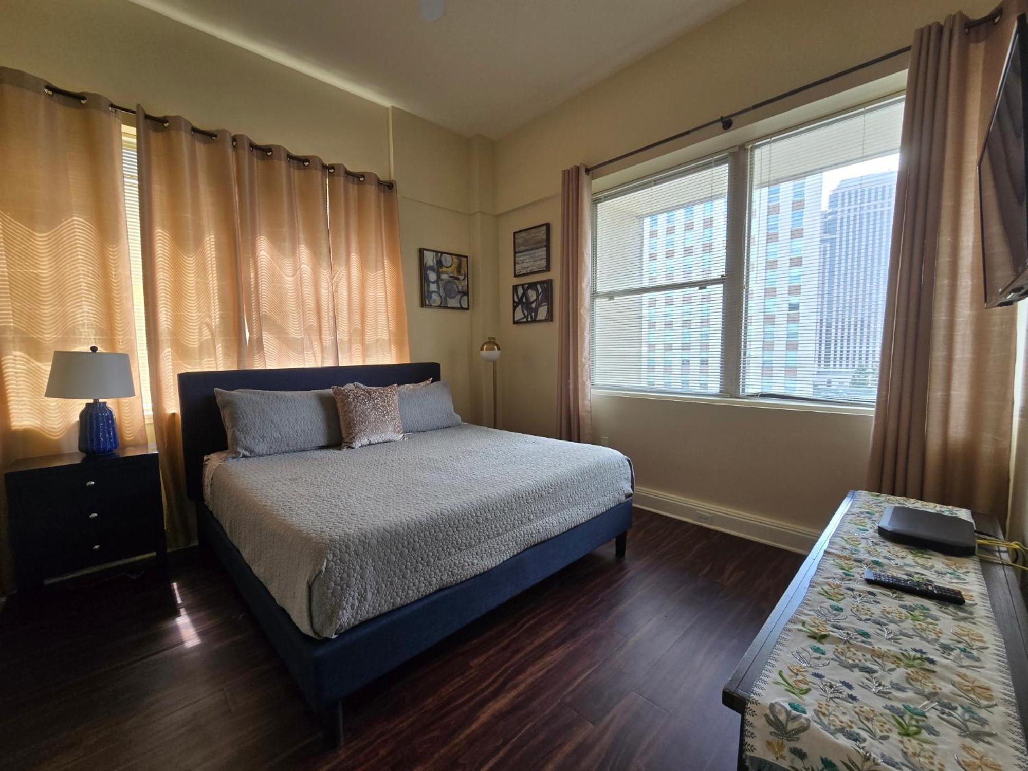 Amazing Condos Beautiful View 2 Blocks To French Quarter, Small Rooftop Pool, Gym, Seanger Theater, Super Dome, And Bourbon St นิวออร์ลีนส์ ห้อง รูปภาพ